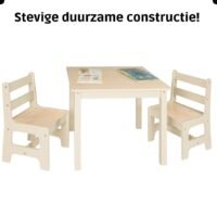 Kindertafel en stoeltjes