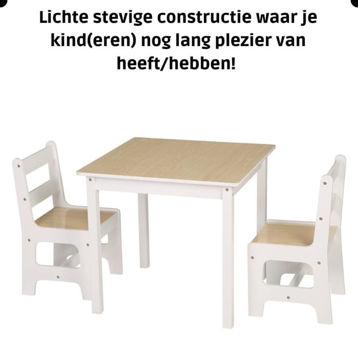 Kindertafel en stoeltjes